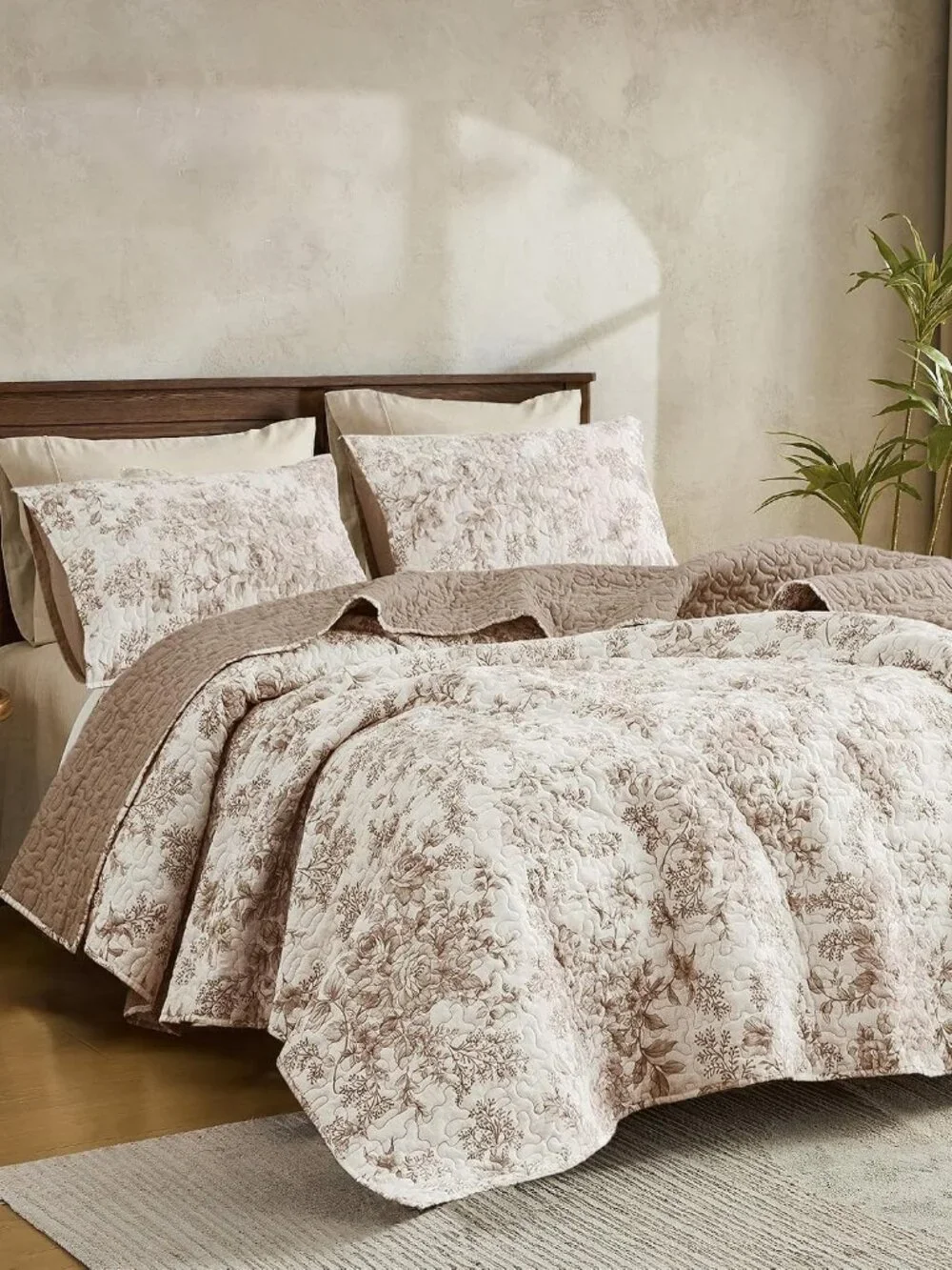 Taupe Floral Quilt King Size, 3-Piece Breathable Cotton Face Bedding Set, Neutra